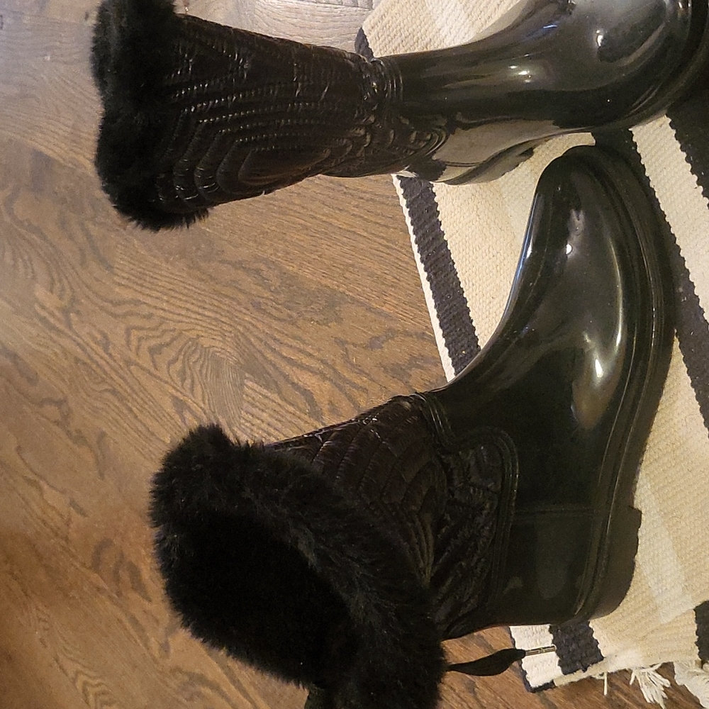 Black shiny soft in the inside rain boots